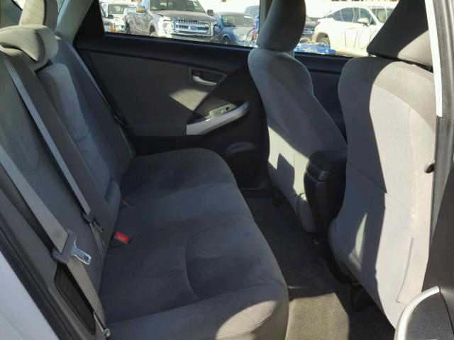 JTDKN3DU4D5695455 - 2013 TOYOTA PRIUS WHITE photo 6