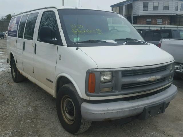 1GCHG35R921189932 - 2002 CHEVROLET EXPRESS WHITE photo 1