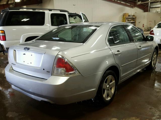 3FAFP07Z56R221280 - 2006 FORD FUSION SE WHITE photo 4