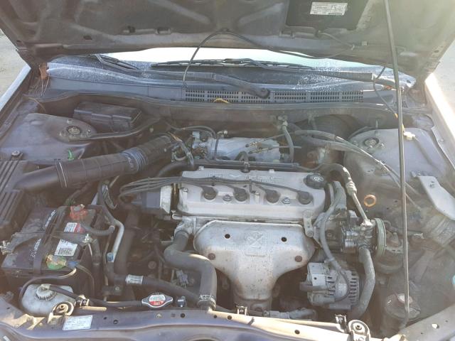 1HGCG5641WA113539 - 1998 HONDA ACCORD LX GRAY photo 7