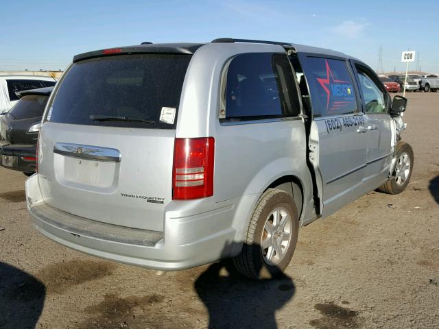 2A4RR5D11AR346752 - 2010 CHRYSLER TOWN & COU SILVER photo 4