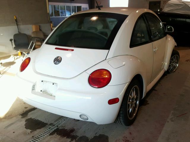 3VWBB61C8WM007330 - 1998 VOLKSWAGEN NEW BEETLE 白色 照片 4