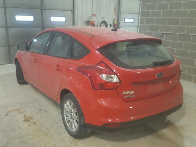 1FAHP3K29CL252532 - 2012 FORD FOCUS SE RED photo 3