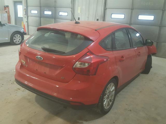 1FAHP3K29CL252532 - 2012 FORD FOCUS SE RED photo 4