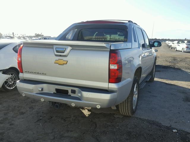 3GNMCEE00DG364023 - 2013 CHEVROLET AVALANCHE SILVER photo 4