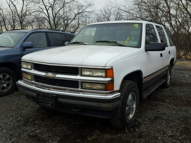 1GNEK13K5SJ430436 - 1995 CHEVROLET TAHOE K150 WHITE photo 2