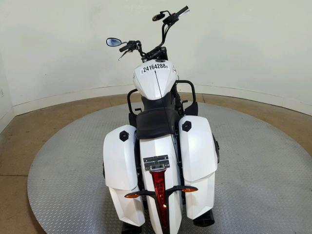 5VPDB36N5G3046904 - 2016 VICTORY MOTORCYCLES CROSS COUN WHITE photo 9