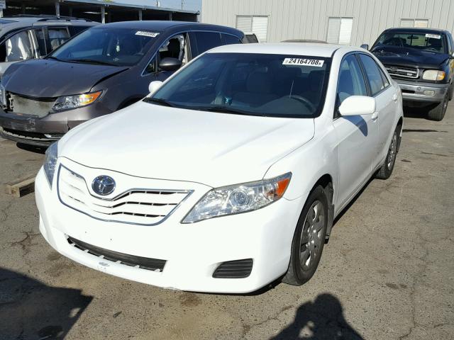 JTNBF3EK0B3012228 - 2011 TOYOTA CAMRY BASE WHITE photo 2