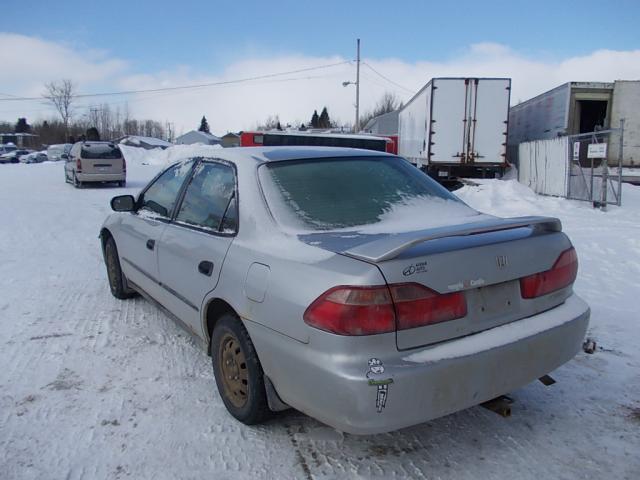 1HGCF8543XA802702 - 1999 HONDA ACCORD DX SILVER photo 3