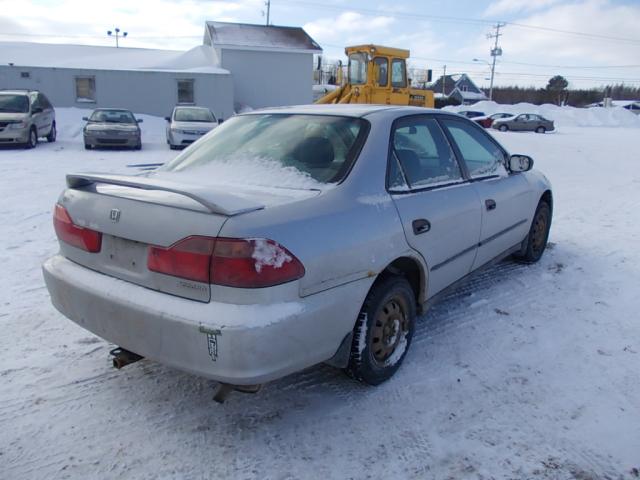 1HGCF8543XA802702 - 1999 HONDA ACCORD DX SILVER photo 4