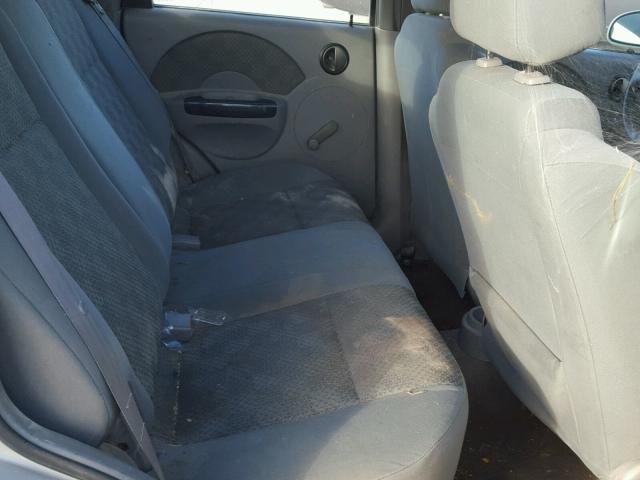 KL1TD62615B341528 - 2005 CHEVROLET AVEO BASE SILVER photo 6