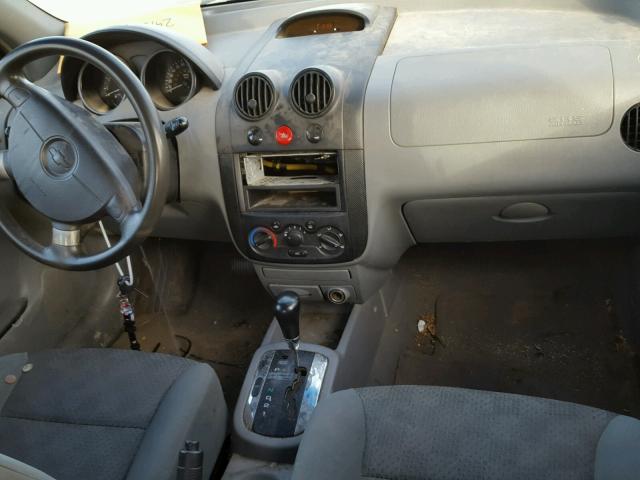 KL1TD62615B341528 - 2005 CHEVROLET AVEO BASE Srebrny zdjęcie 9