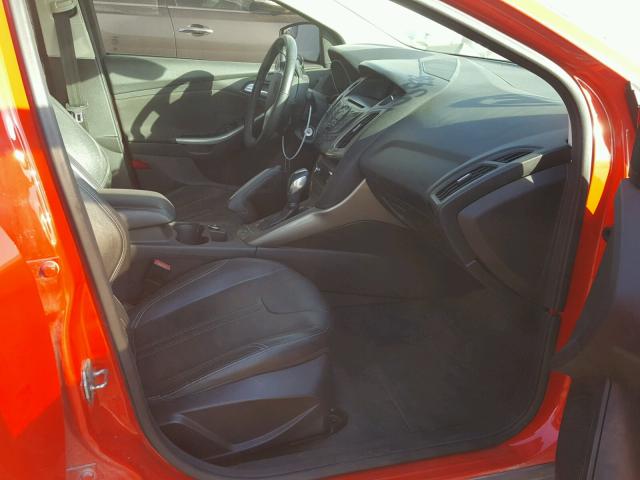 1FAHP3H22CL155938 - 2012 FORD FOCUS SEL RED photo 5