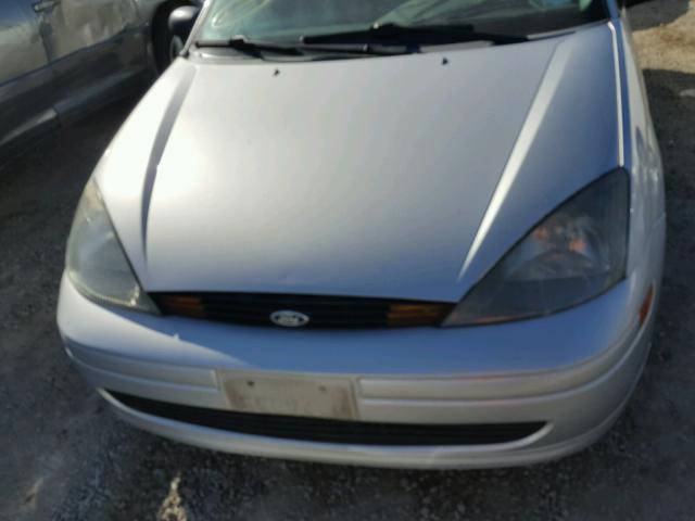 1FAFP36Z63W229948 - 2003 FORD FOCUS SE SILVER photo 9