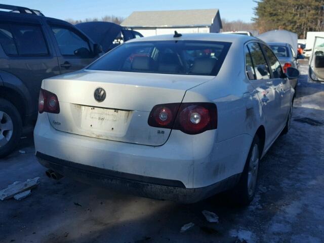 3VWRZ71K68M031460 - 2008 VOLKSWAGEN JETTA SE WHITE photo 4