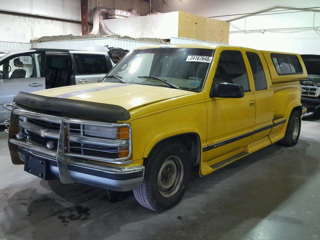 2GCEC19K9S1296280 - 1995 CHEVROLET GMT-400 C1 YELLOW photo 2