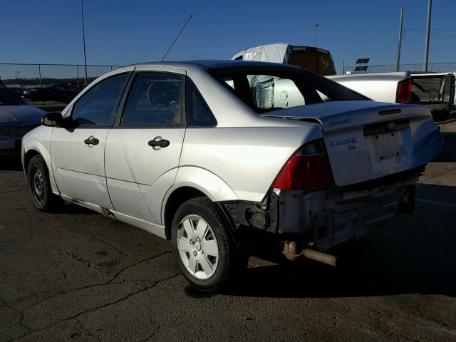 1FAHP34N47W117177 - 2007 FORD FOCUS ZX4 SILVER photo 3