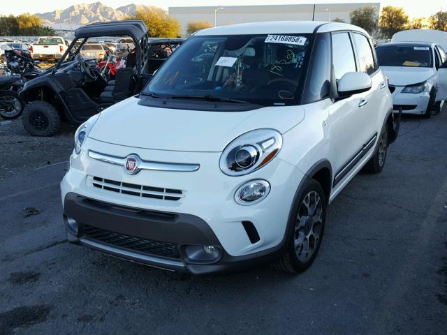 ZFBCFADHXGZ038507 - 2016 FIAT 500L TREKK WHITE photo 2