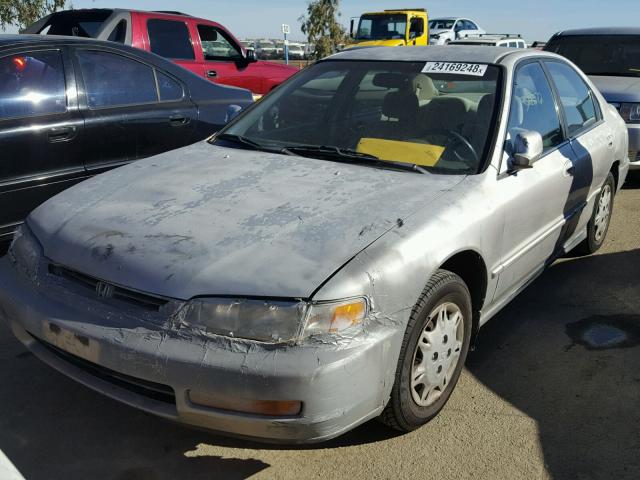 1HGCD5689VA176611 - 1997 HONDA ACCORD VAL SILVER photo 2