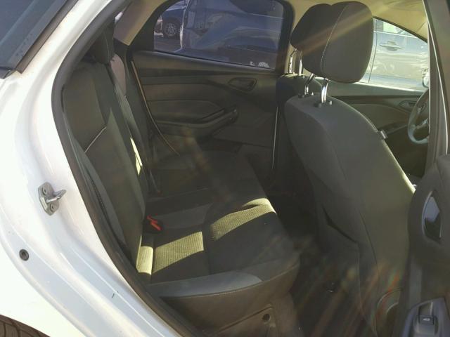 1FAHP3F24CL196753 - 2012 FORD FOCUS SE WHITE photo 6