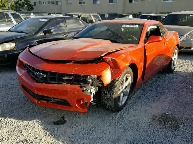 2G1FA1E30D9210232 - 2013 CHEVROLET CAMARO LS ORANGE photo 2