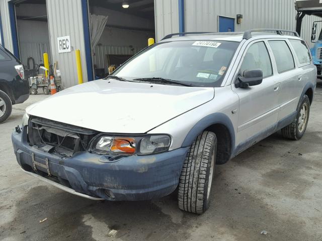 YV1SZ58D521080082 - 2002 VOLVO V70 XC SILVER photo 2