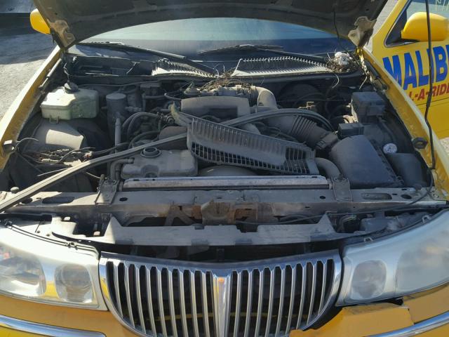 1LNHM82WX2Y644161 - 2002 LINCOLN TOWN CAR S YELLOW photo 7