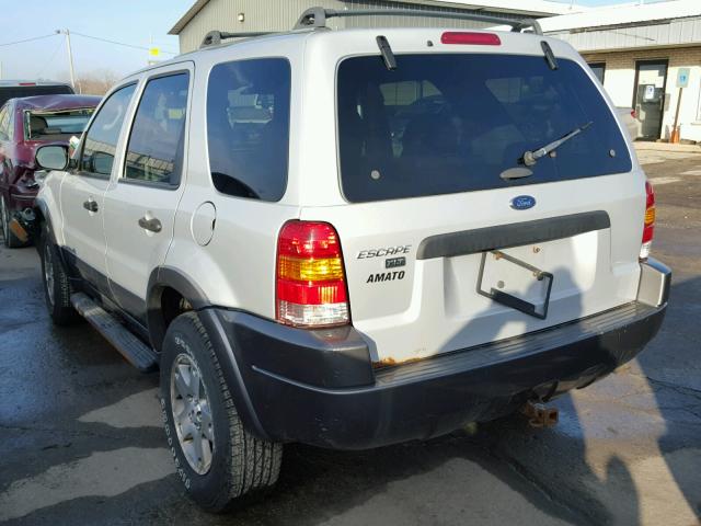 1FMYU93154KA54688 - 2004 FORD ESCAPE XLT SILVER photo 3