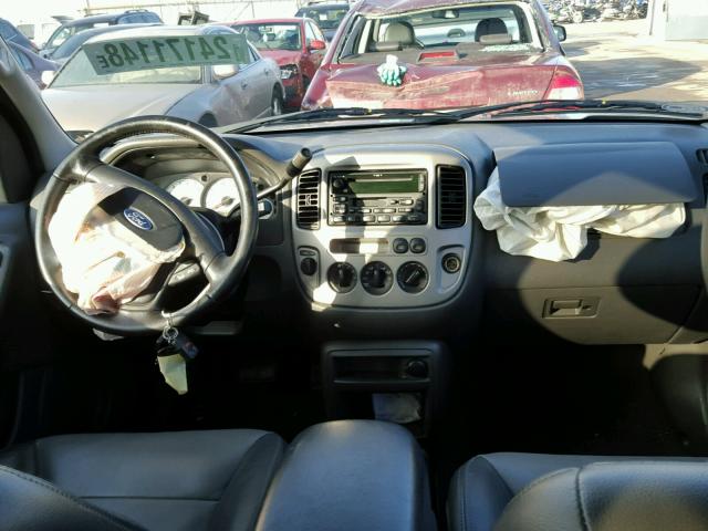 1FMYU93154KA54688 - 2004 FORD ESCAPE XLT SILVER photo 9