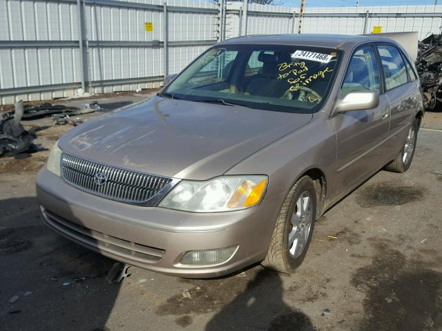 4T1BF28B82U246343 - 2002 TOYOTA AVALON XL GOLD photo 2