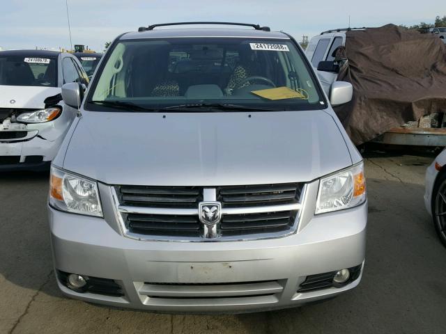 2D4RN5D10AR247294 - 2010 DODGE GRAND CARA SILVER photo 9