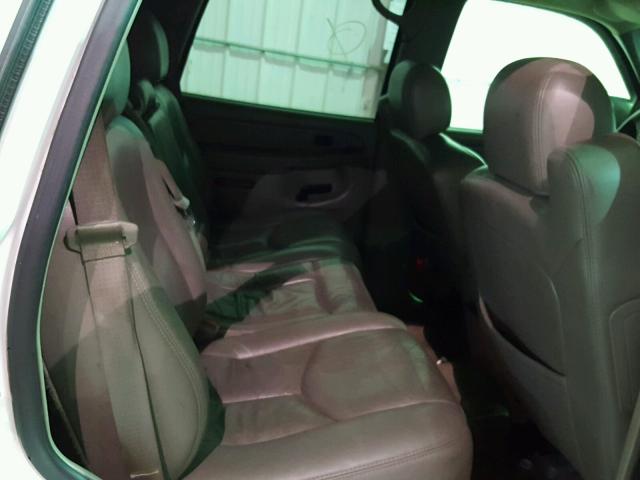 1GKEK13T35J245781 - 2005 GMC YUKON WHITE photo 6