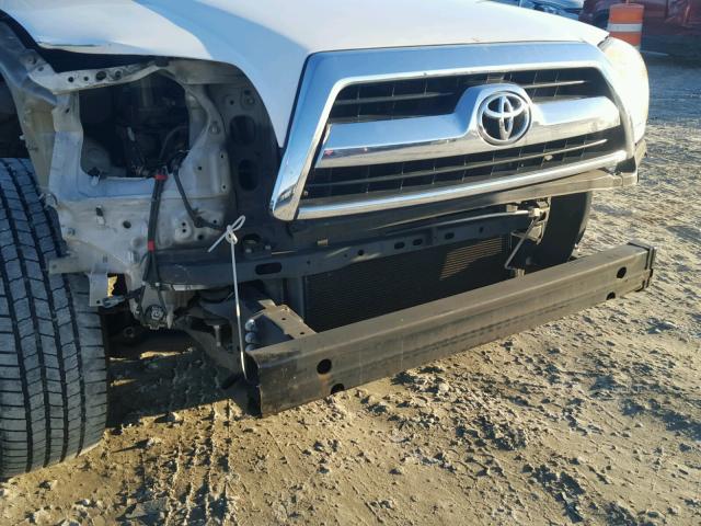 JTEZU14R478077312 - 2007 TOYOTA 4RUNNER SR WHITE photo 9