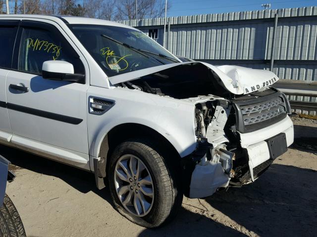 SALFR2BN6CH281398 - 2012 LAND ROVER LR2 HSE WHITE photo 9