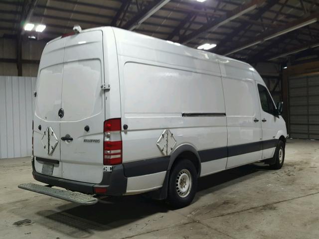 WD3PE8CB8B5563647 - 2011 MERCEDES-BENZ SPRINTER 2 WHITE photo 4