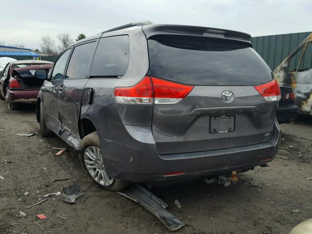 5TDYK3DC8ES428745 - 2014 TOYOTA SIENNA XLE GRAY photo 3