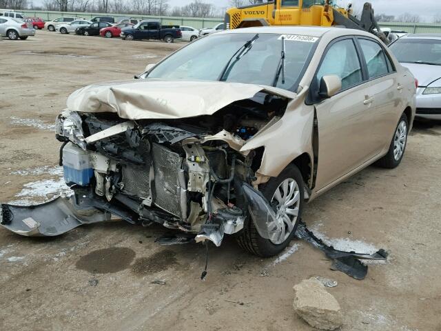 5YFBU4EE4CP060074 - 2012 TOYOTA COROLLA BA GOLD photo 2