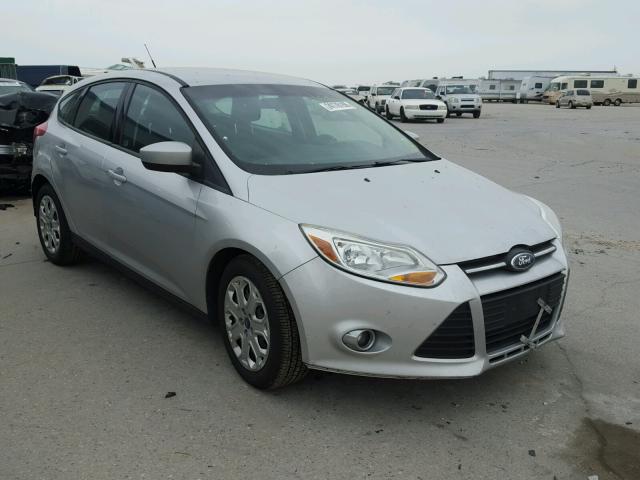 1FAHP3K25CL298231 - 2012 FORD FOCUS SE SILVER photo 1