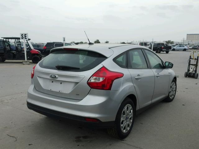 1FAHP3K25CL298231 - 2012 FORD FOCUS SE SILVER photo 4