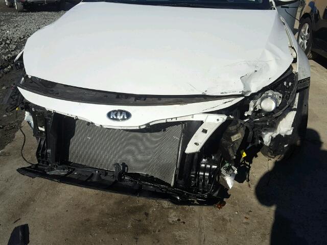 KNAGM4A76F5559325 - 2015 KIA OPTIMA LX WHITE photo 9