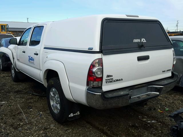 3TMLU4EN3FM191318 - 2015 TOYOTA TACOMA DOU WHITE photo 3