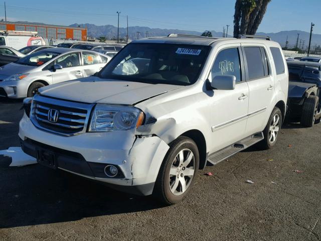 5FNYF3H94DB004145 - 2013 HONDA PILOT TOUR WHITE photo 2