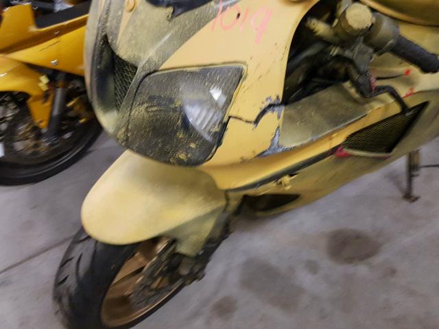 JH2SC45351M100588 - 2001 HONDA RVT1000 R YELLOW photo 10