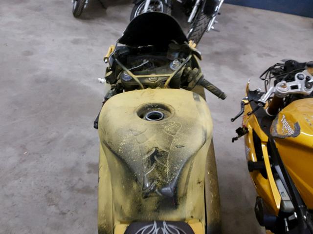 JH2SC45351M100588 - 2001 HONDA RVT1000 R YELLOW photo 5