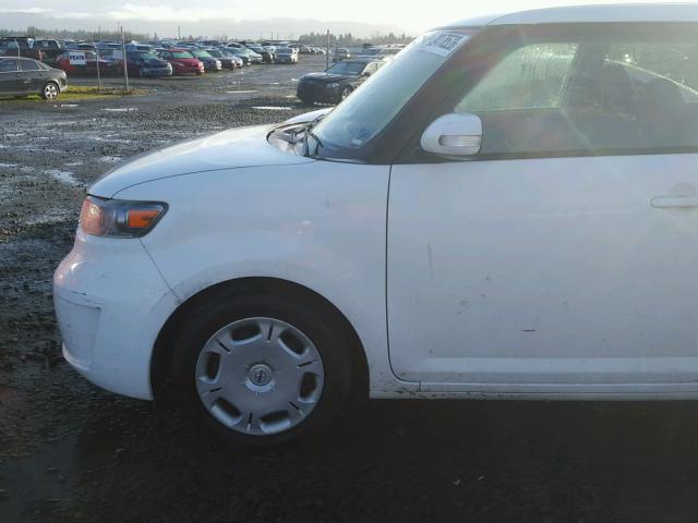 JTLKE50E481006249 - 2008 SCION XB WHITE photo 9