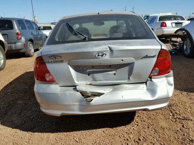 KMHCG35C03U252000 - 2003 HYUNDAI ACCENT GL SILVER photo 9