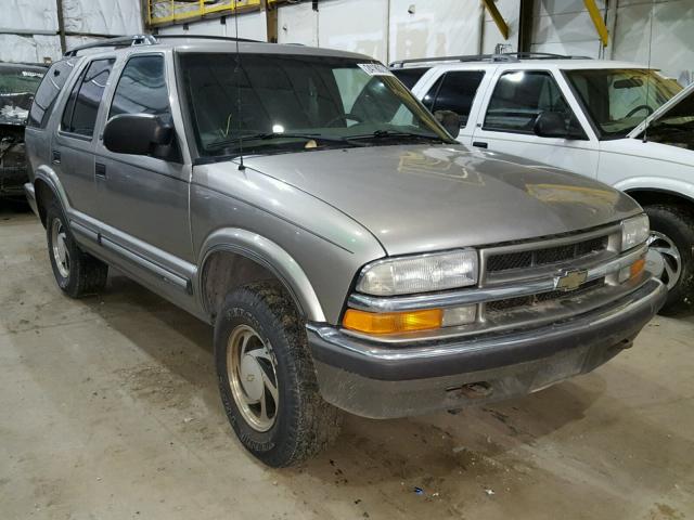 1GNDT13W112142353 - 2001 CHEVROLET BLAZER GOLD photo 1