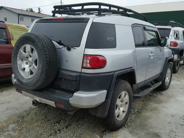 JTEBU11F070085403 - 2007 TOYOTA FJ CRUISER SILVER photo 4