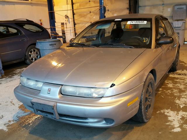 1G8ZK5273WZ233135 - 1998 SATURN SL2 SILVER photo 2