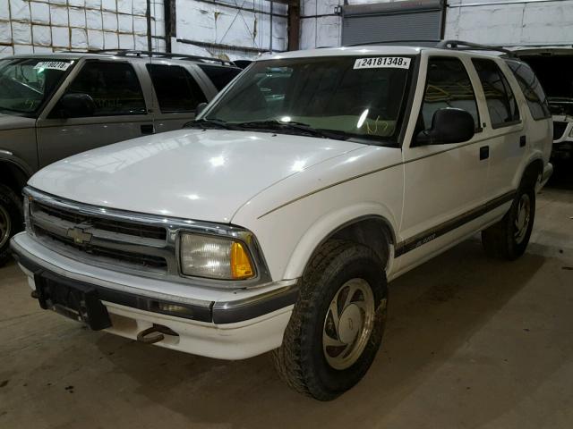 1GNDT13W4T2115232 - 1996 CHEVROLET BLAZER WHITE photo 2